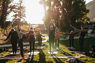 Cours collectifs de yoga dans le 06